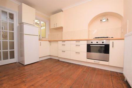 2 bedroom terraced house to rent - Photo 2