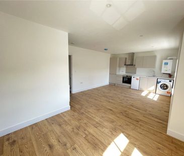 A lovely modern one bedroom flat close to the train station and cit... - Photo 1
