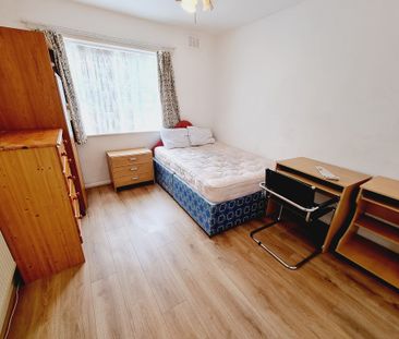 6 Bed Student Accommodation - Photo 2