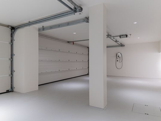 Deslumbrante e moderna moradia em banda, no centro de Cascais, com vista para o jardim e piscina privativa. - Photo 1