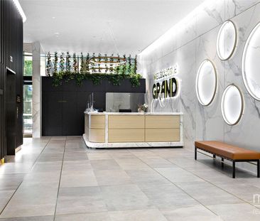 Stunning 1 Bedroom Apartment in Melbourne CBD - Photo 3