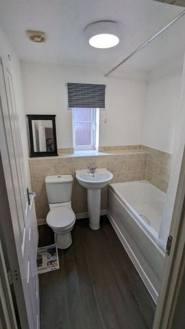 3 bedroom semi-detached house to rent - Photo 3