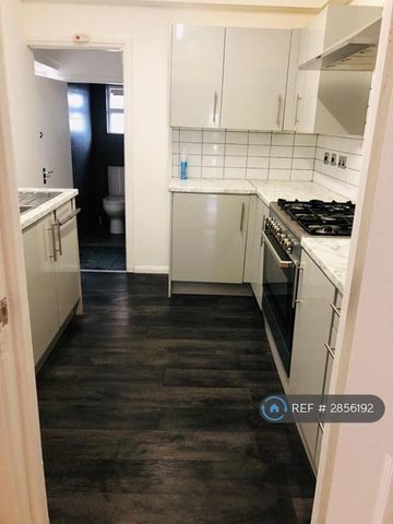 4 bedroom terraced house to rent - Photo 2