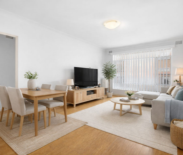 Tastefully Updated, Executive Style, Spacious And Sun-Kissed Ground... - Photo 1