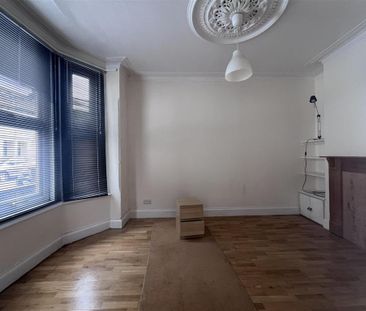 3 bedroom private hall to rent - Photo 4