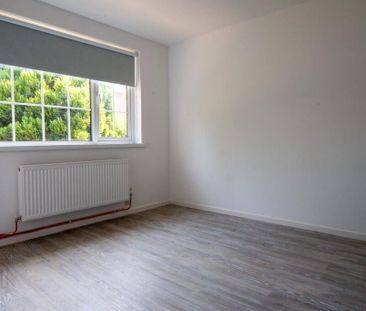 31b Dundonald Heights, Dundonald, Belfast, BT16 1XL - Photo 4