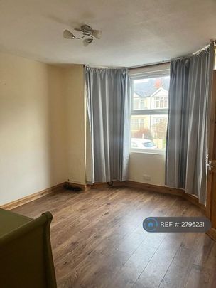 2 bedroom end of terrace house to rent - Photo 1