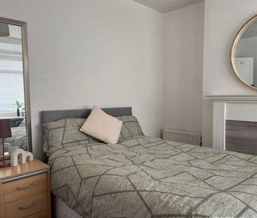 Bed En-suite Student Property / Available Now, LN5 - Photo 6