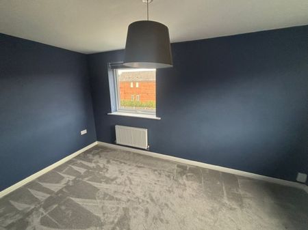 3 bed Semi-Detached - To Let - Photo 4