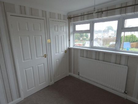 3 bedroom end of terrace house to rent - Photo 4