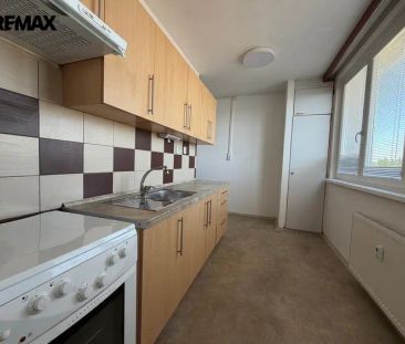 Elegantní a světlý byt 3+1 s balkonem k pronájmu - Photo 3