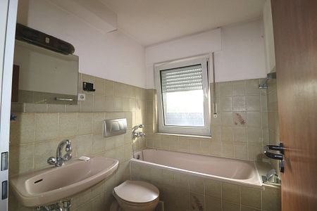 * 4 ZIMMER, TERRASSE, IN OPPUM - 4 ZI, 4.Etage, WBS erforderlich / renovierungsbedürftig, Garage * - Photo 3