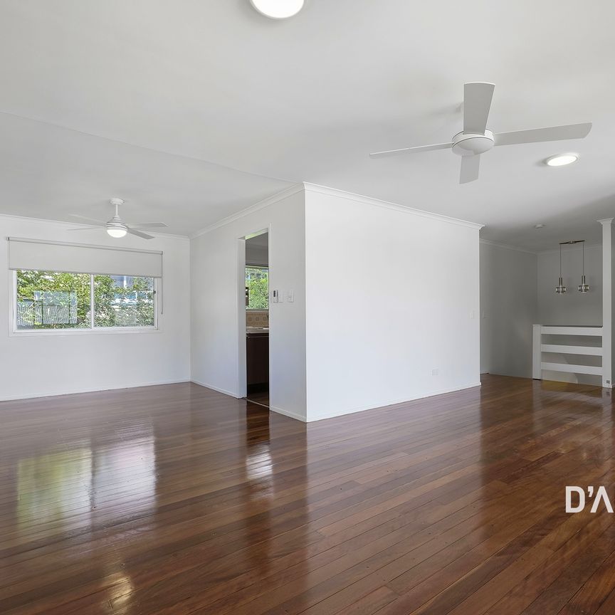 18 YARDLEY AV - Photo 1