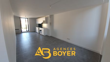Location Appartement 3 pièces 58m² LE BEAUSSET 83330 - Photo 2