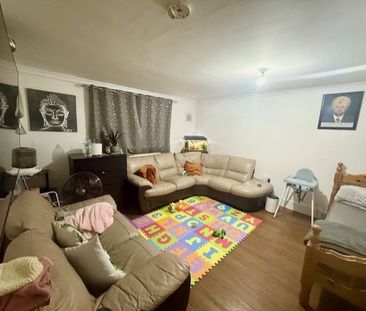 4 bed detached bungalow to rent in Copperfield Avenue, Uxbridge, UB8 - Photo 3