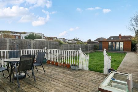 3 bedroom semi-detached house to rent - Photo 3