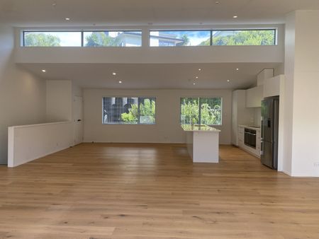 Modern Family Home - Photo 4