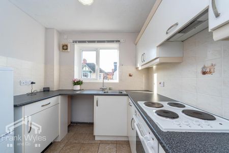 2 bedroom flat to rent - Photo 2