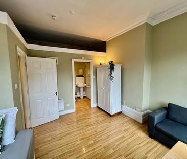 Studio Flat, Bedford Hill, SW12 - Photo 6