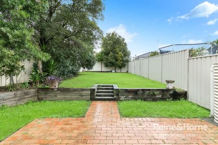 6a Mavis Avenue, Peakhurst, NSW 2210 - Photo 4