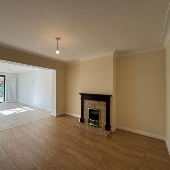 Stag Lane, Edgware, HA8 - Photo 1