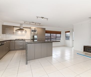 Large family home including huge rumpus room downstairs with bathro... - Photo 1
