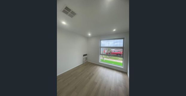 Modern 3-Bedroom Home in a Family-Friendly Tarneit Location - Photo 1