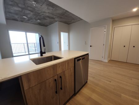 Superbe unité neuve d’une chambre, offerte semi-meublée ! - Photo 2