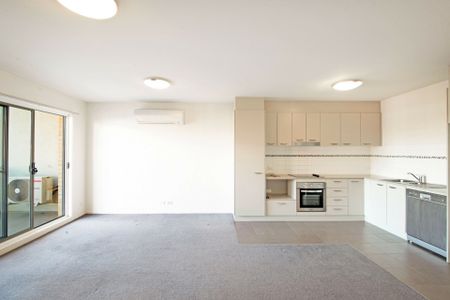 Spacious One Bedroom Apartment - Photo 4