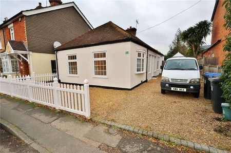 Chertsey Road, Byfleet, West Byfleet, Surrey, KT14 - Photo 3