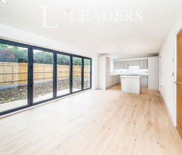 4 bedroom house to rent Maypole Road, Ashurst Wood, RH19 - Photo 5