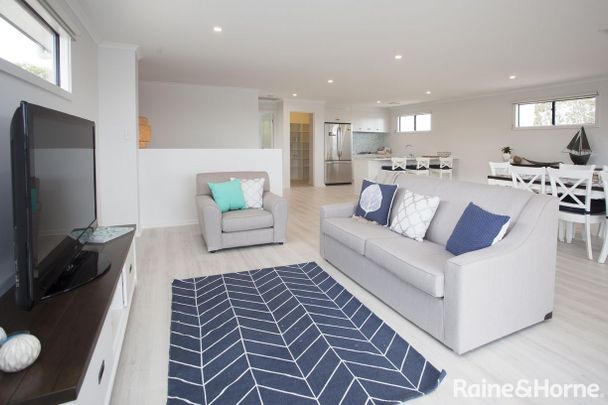 Quality Living in Spacious Family Home on Hindmarsh Road - Photo 1