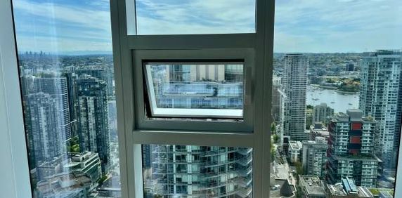 2bd/2bath unfurnished False Creek & mountain view in One Burrard Place - Photo 2