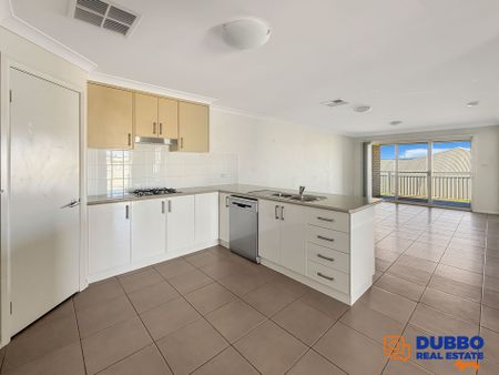 Spacious 4-Bedroom Duplex Perfect for Family Living - Photo 3