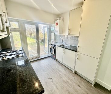 Leyswood Drive, Ilford, IG2 - Photo 3