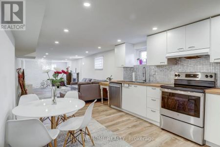 484 KELVEDON MEWS - Photo 5