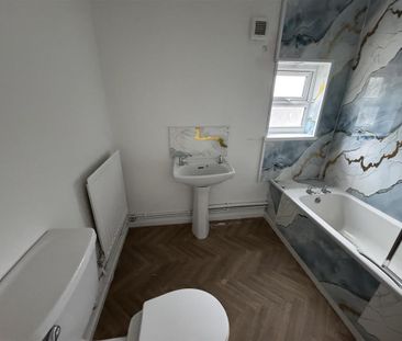 2 bedroom end of terrace house to rent - Photo 6