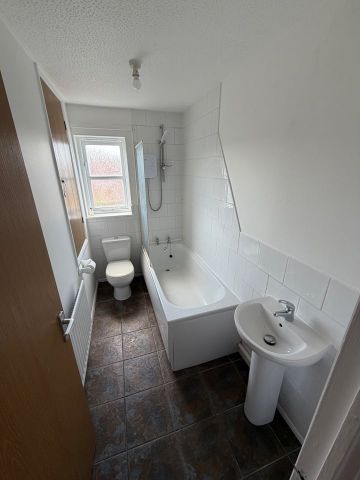 2 Bed End Terrace, Grange Close, LS10 - Photo 4