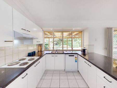 40 Wendon Way, Bridgeman Downs QLD 4035 - House For Rent | Domain - Photo 2