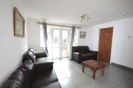 6 bedroom Semi-detached house to rent - Photo 2