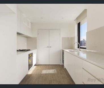 Modern Two Bedroom Apartment in the Heart of Marrickville! - Photo 4