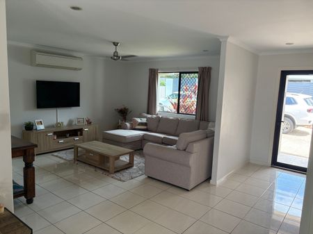 2/5 Mussett Street, Glenella - Photo 2