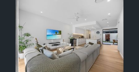 MODERN LUXURY TERRACE HOME AT THE COVE PELICAN WATERS - Photo 2
