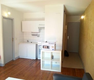 Location Appartement 1 pièce 27m² BORDEAUX 33000 - Photo 2