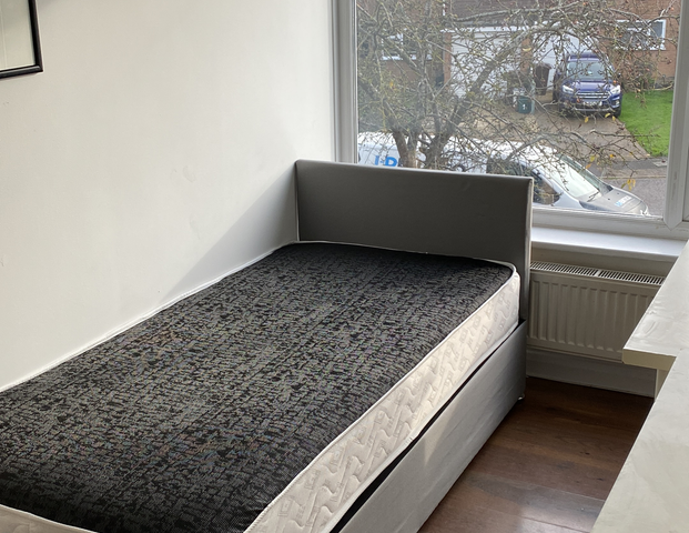 Bridgefield Close Room 3 - Photo 1