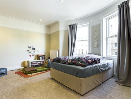 4 bedroom apartment to rent - Photo 4