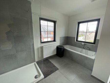 Drie slaapkamer EENGEZINSWONING met garage & tuin - Photo 3