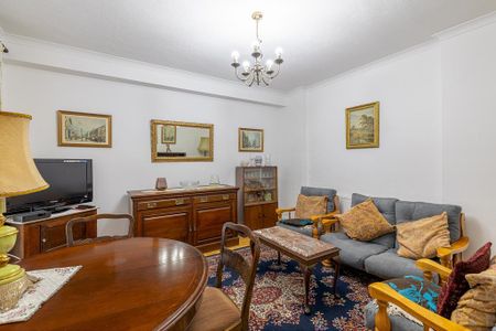 2 bedroom flat to rent - Photo 2
