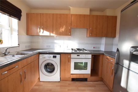 2 bedroom Flat in Kenley House, Bracknell - Photo 3