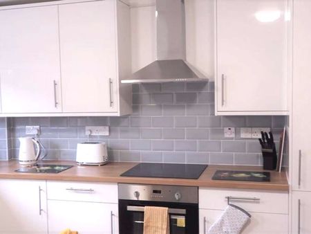 Malthouse Road Room 2 - Top Floor Back - Photo 4